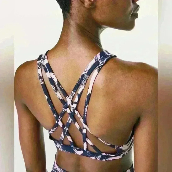 Lululemon Free To Be Serene Bra *High Neck
Graffiti Pop Antoinette True Navy - Picture 1 of 10